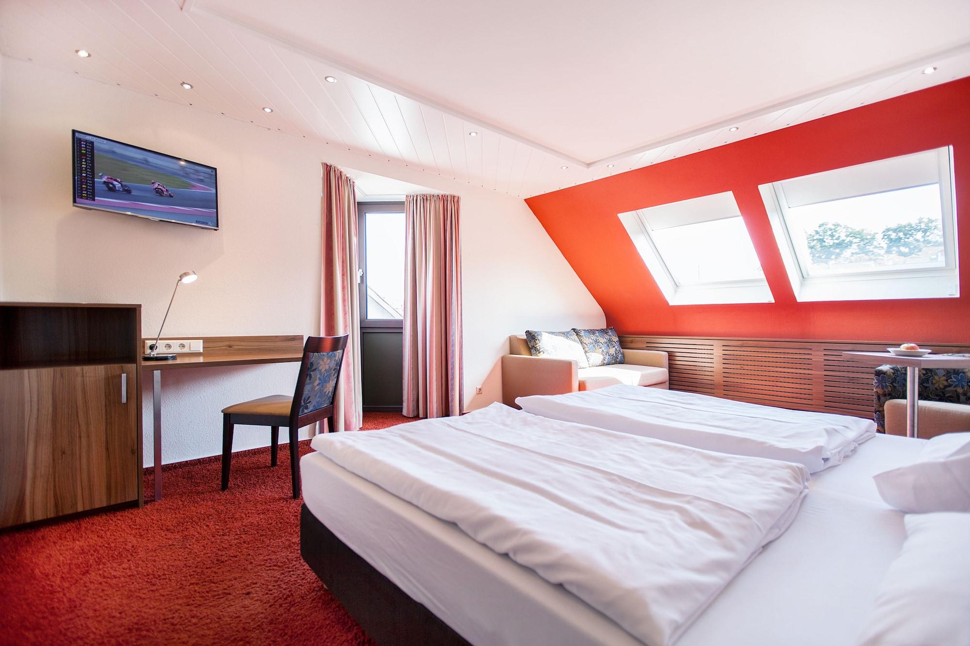 Hotel Lamm Ostfildern Exterior photo