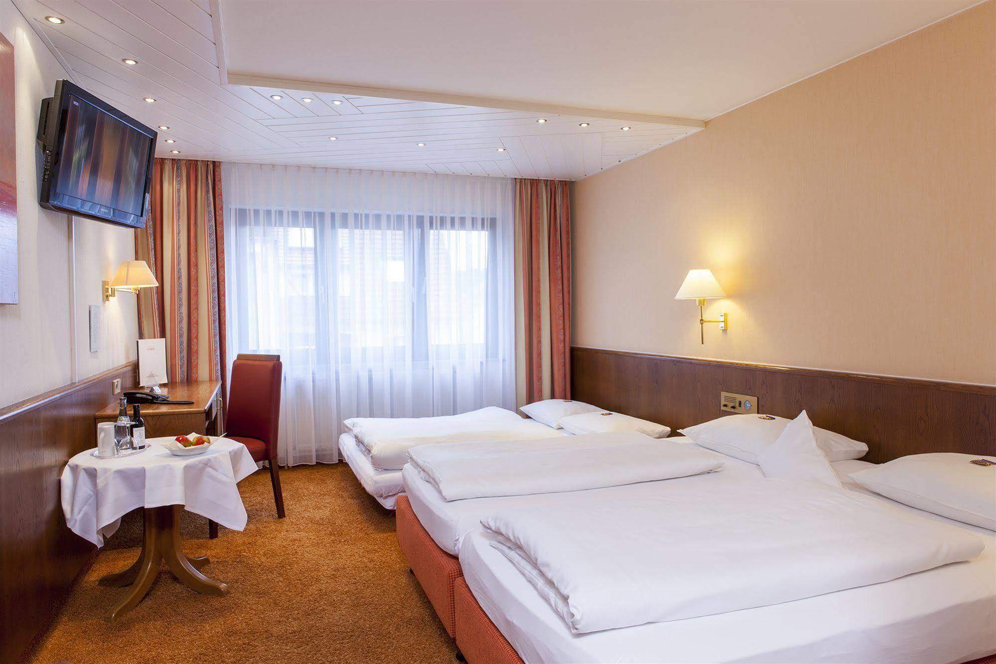 Hotel Lamm Ostfildern Exterior photo