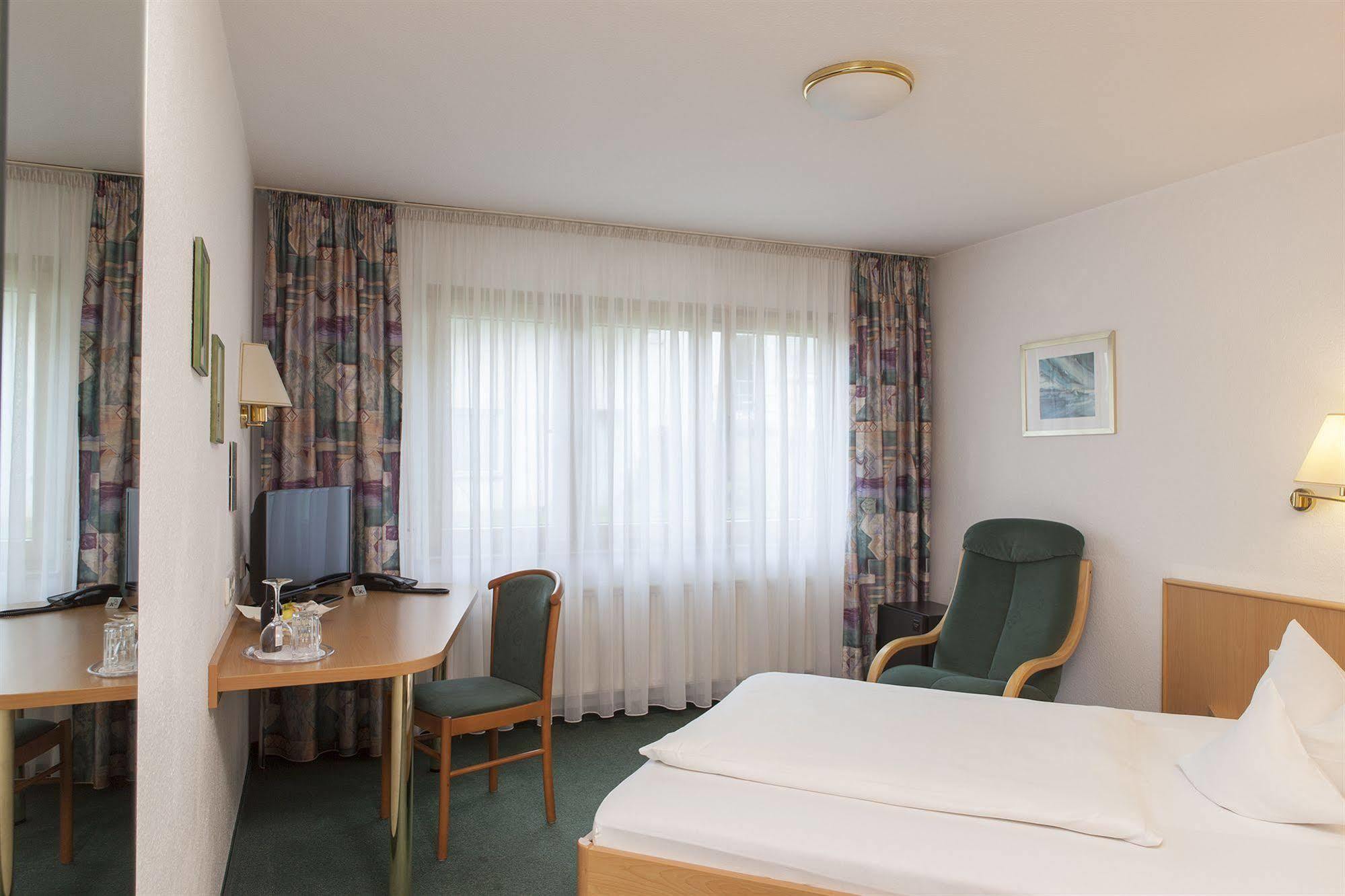Hotel Lamm Ostfildern Exterior photo